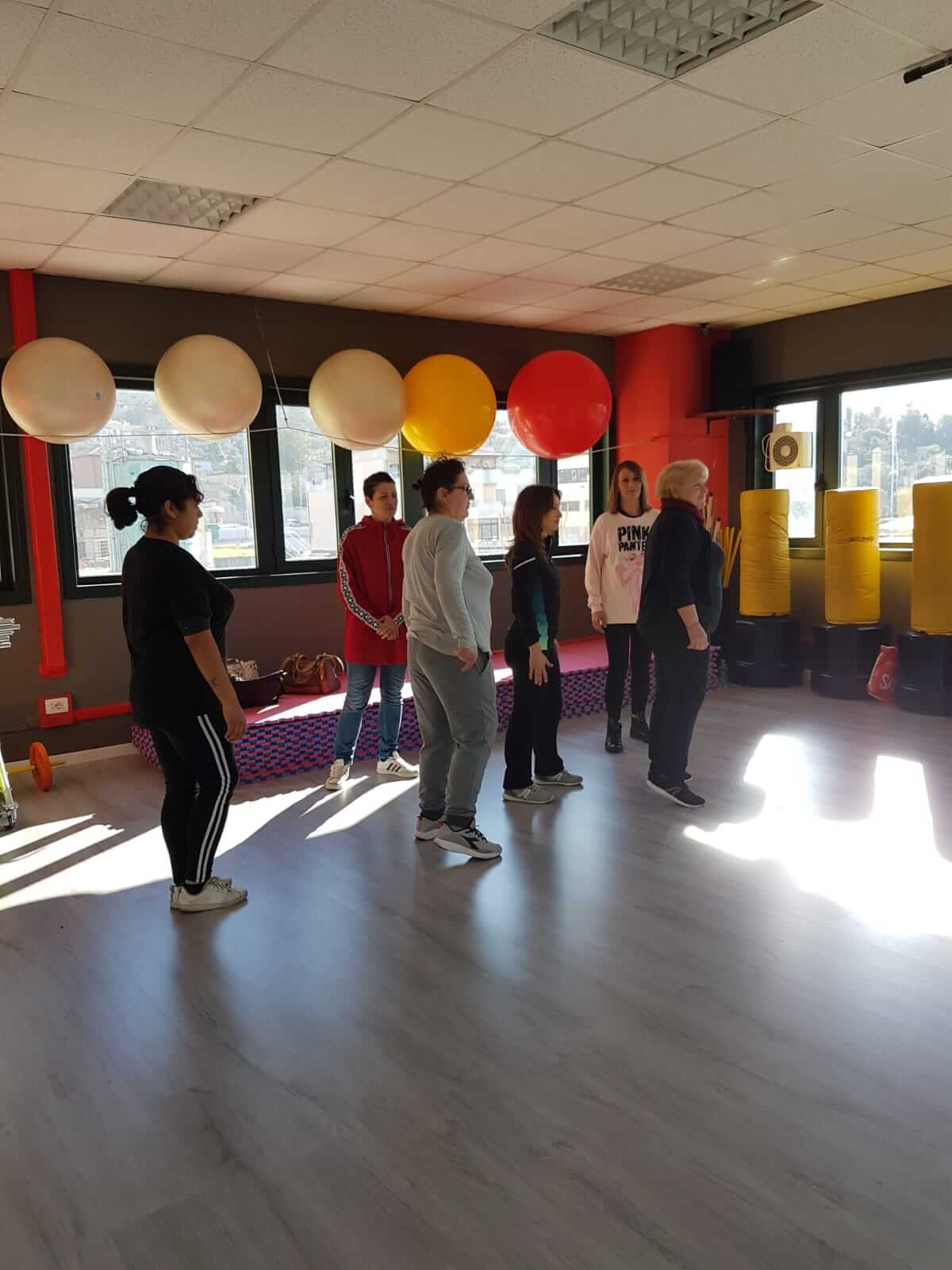 Le ragazze della comunità di palombara durante il corso di difesa femminile