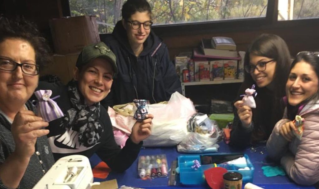 Corso di cucito nella comunità Dianova di Palombara