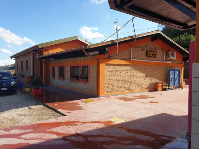 Vista esterni della comunità di Montefiore